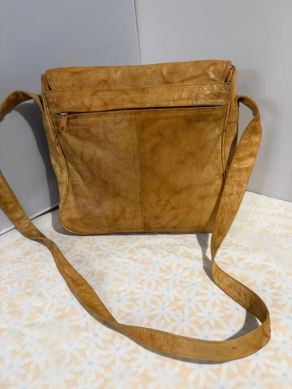 Men's Tan Leather Messenger‎ Bag with Adjustable Shoulder Strap